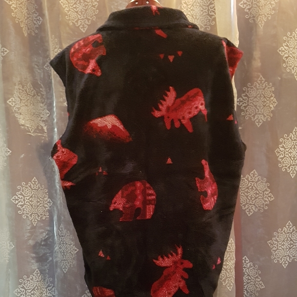 Fuzzy Canadian vest with red moose, bear, Mountain - Picture 2 of 3